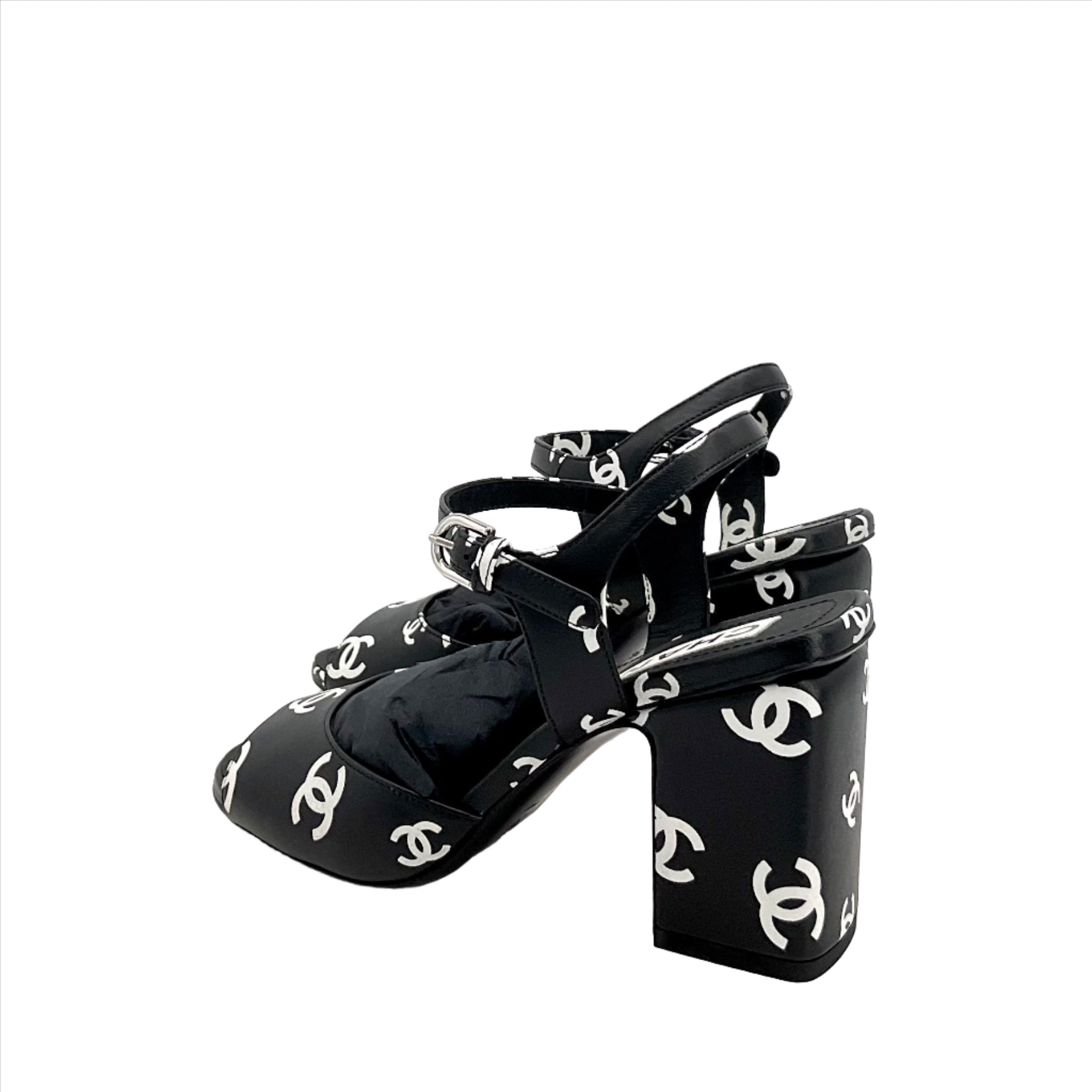 Chanel fashion cc turnlock sandals